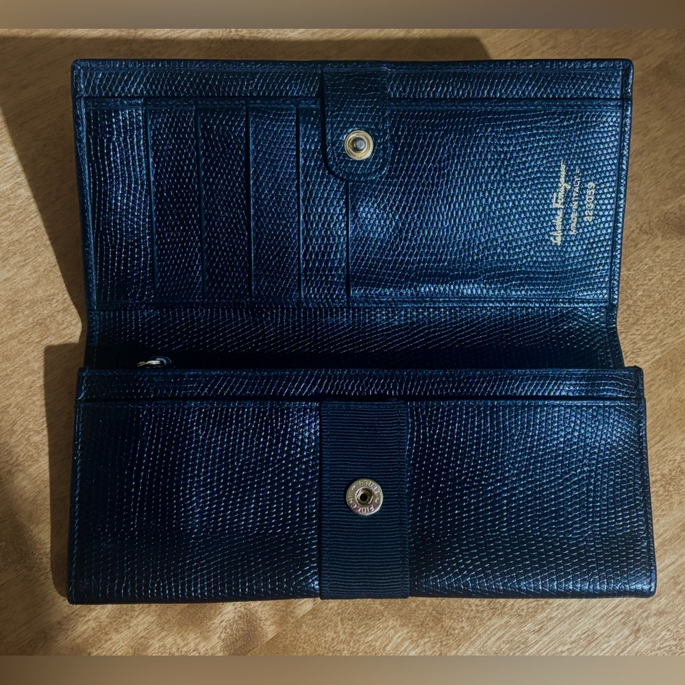 Salvatore Ferragamo Black Lizard-Embossed Leather Wallet, EUC - Picture 3 of 7